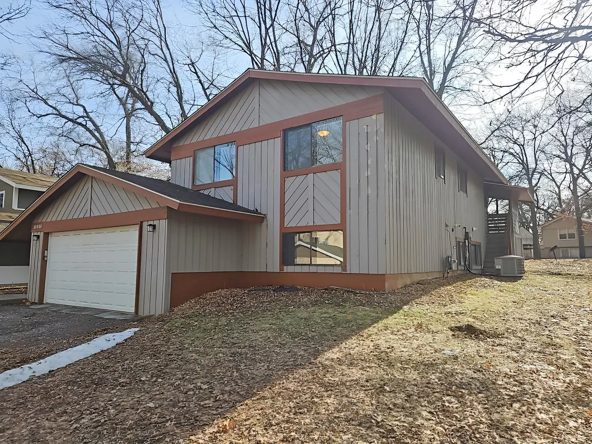 10810 Linwood Forest DR, Champlin, MN 55316