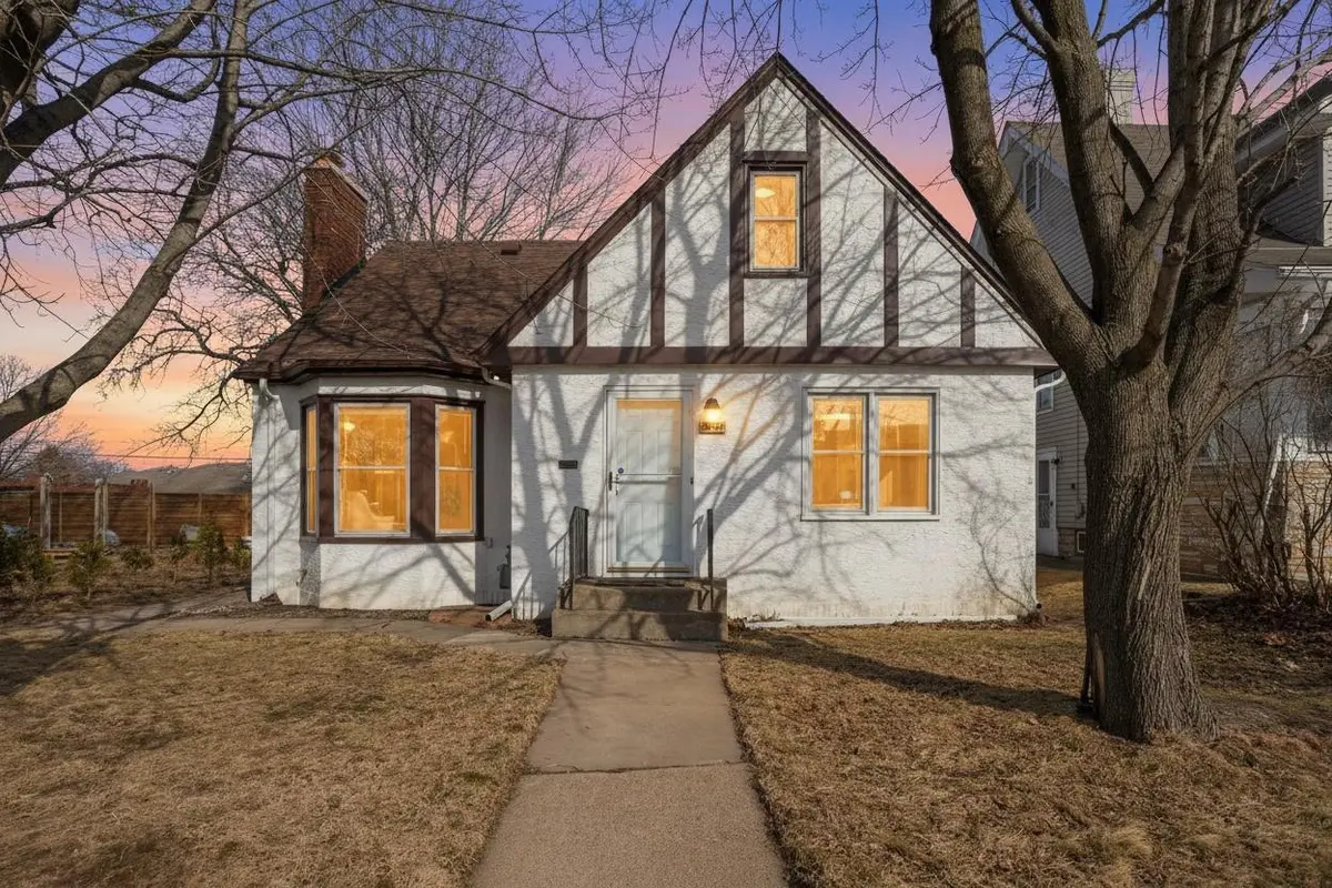 1364 Arcade ST, Saint Paul, MN 55106