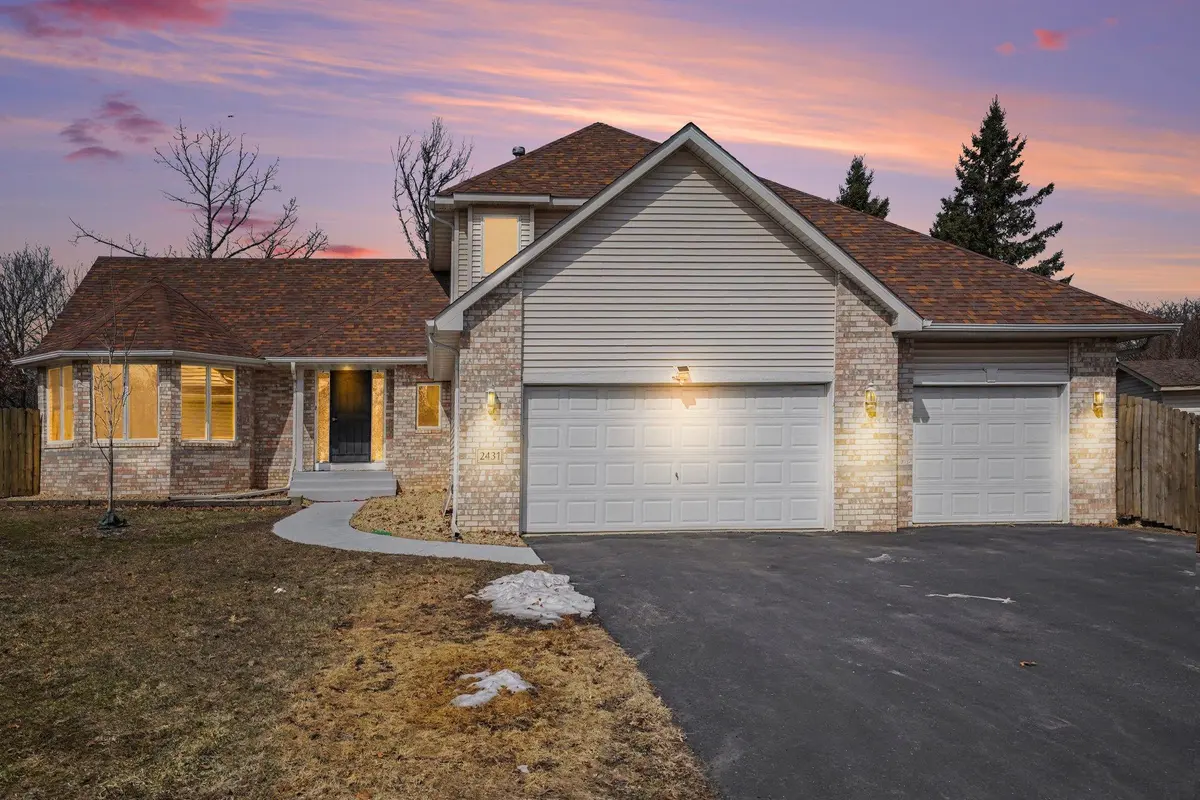 2431 Tevlin CT E, Maplewood, MN 55119