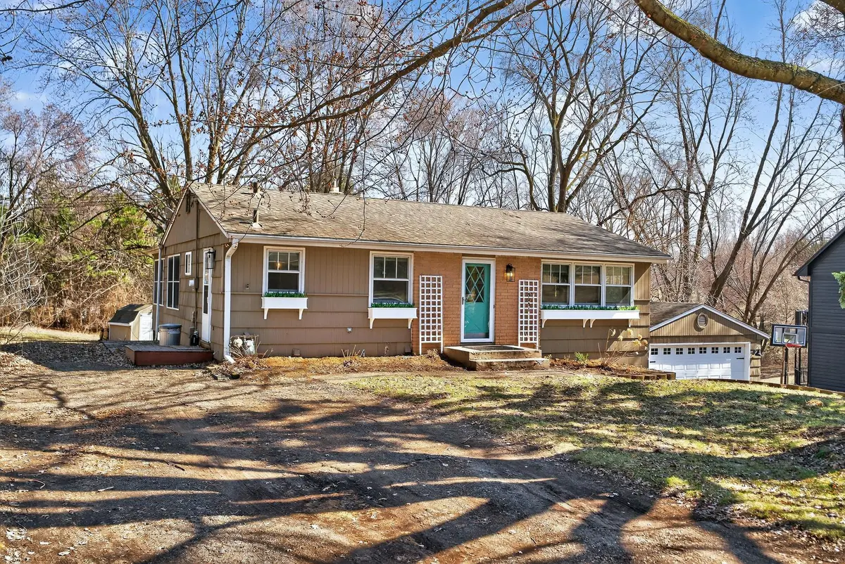 9091 W Staring LN, Eden Prairie, MN 55347