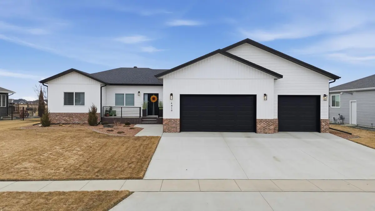 4810 Lilac DR, West Fargo, ND 58078