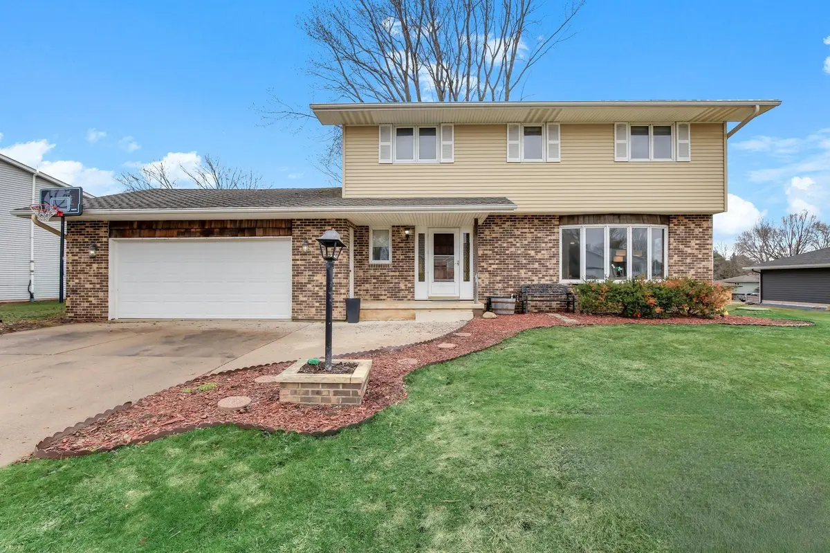1209 Westwood DR SW, Faribault, MN 55021