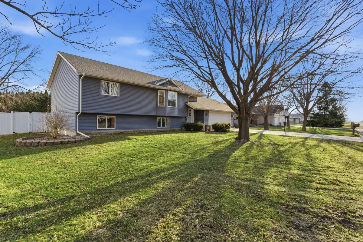 809 25th AVE SW, Willmar, MN 56201