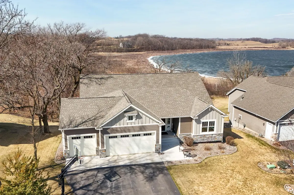 8610 Bluestem DR, Victoria, MN 55386