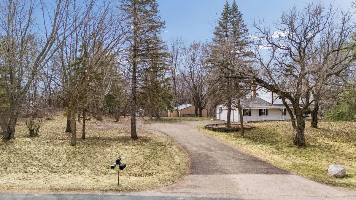6325 Wood Hill LN, Maple Plain, MN 55359