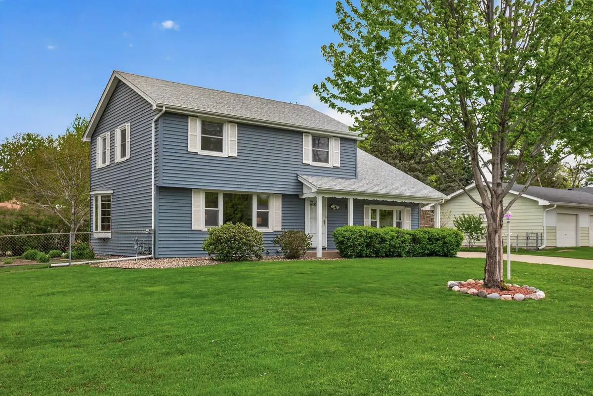 8104 Harkness RD S, Cottage Grove, MN 55016