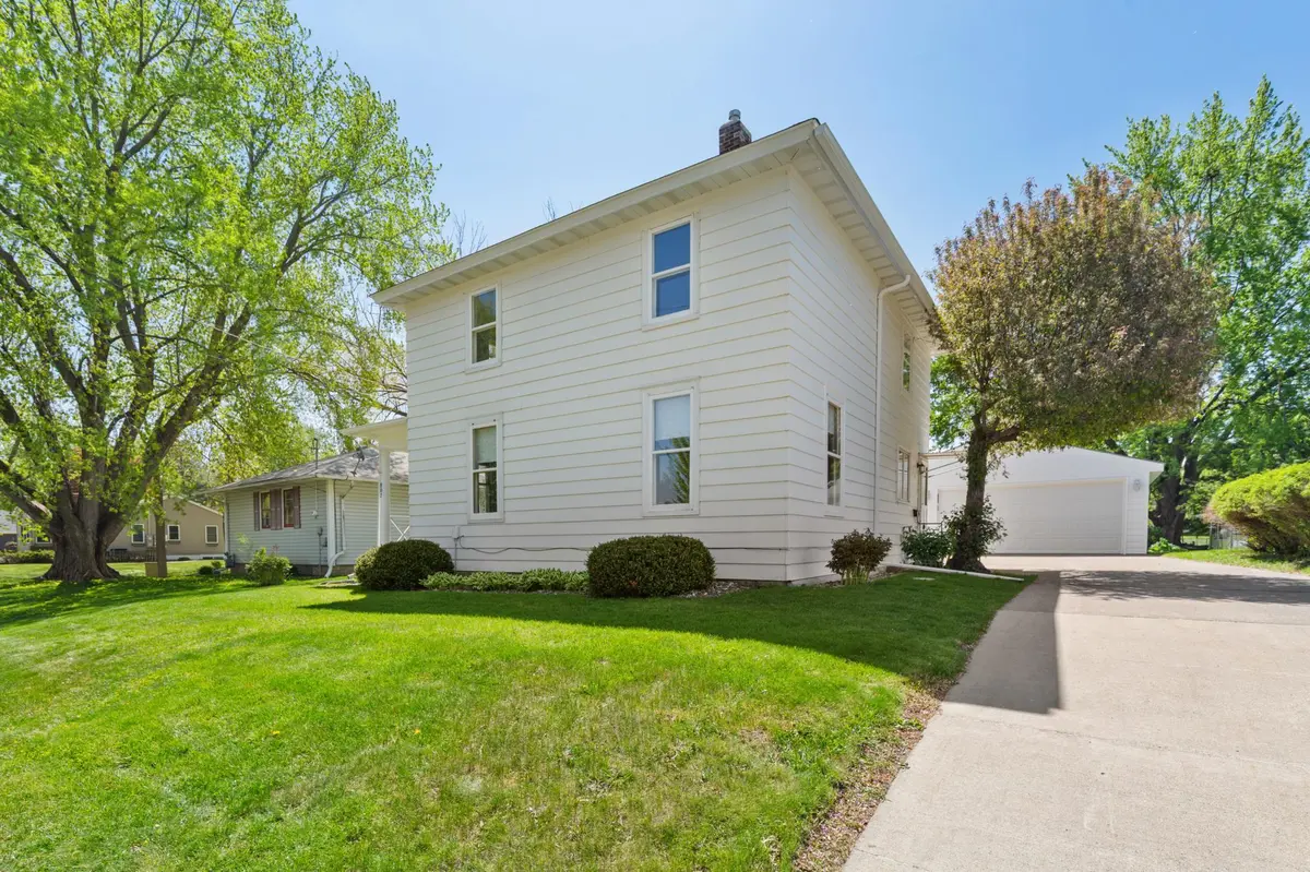 807 2nd ST SW, Faribault, MN 55021
