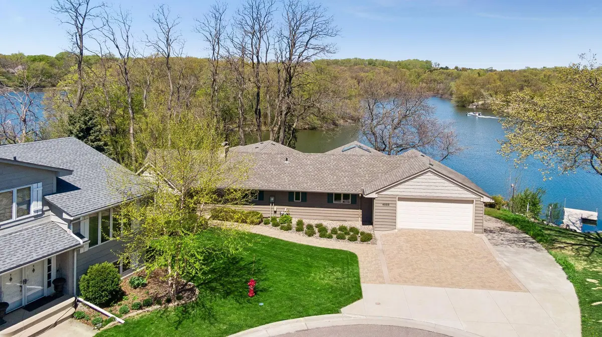 4033 Silver Lake TER NE, Saint Anthony, MN 55421