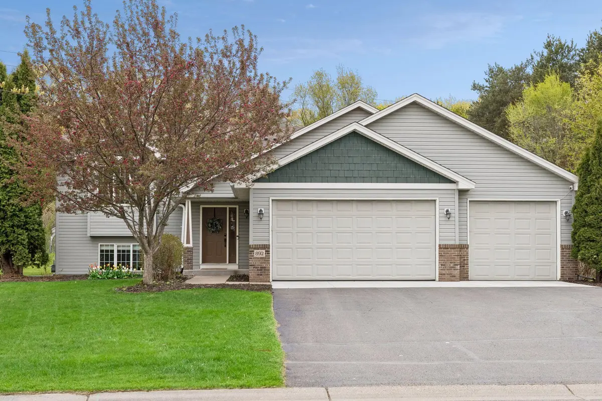 892 Kelly ST, Lino Lakes, MN 55014