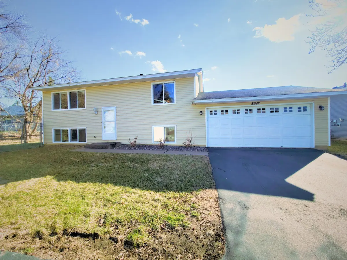 8942 Vinewood LN N, Maple Grove, MN 55369