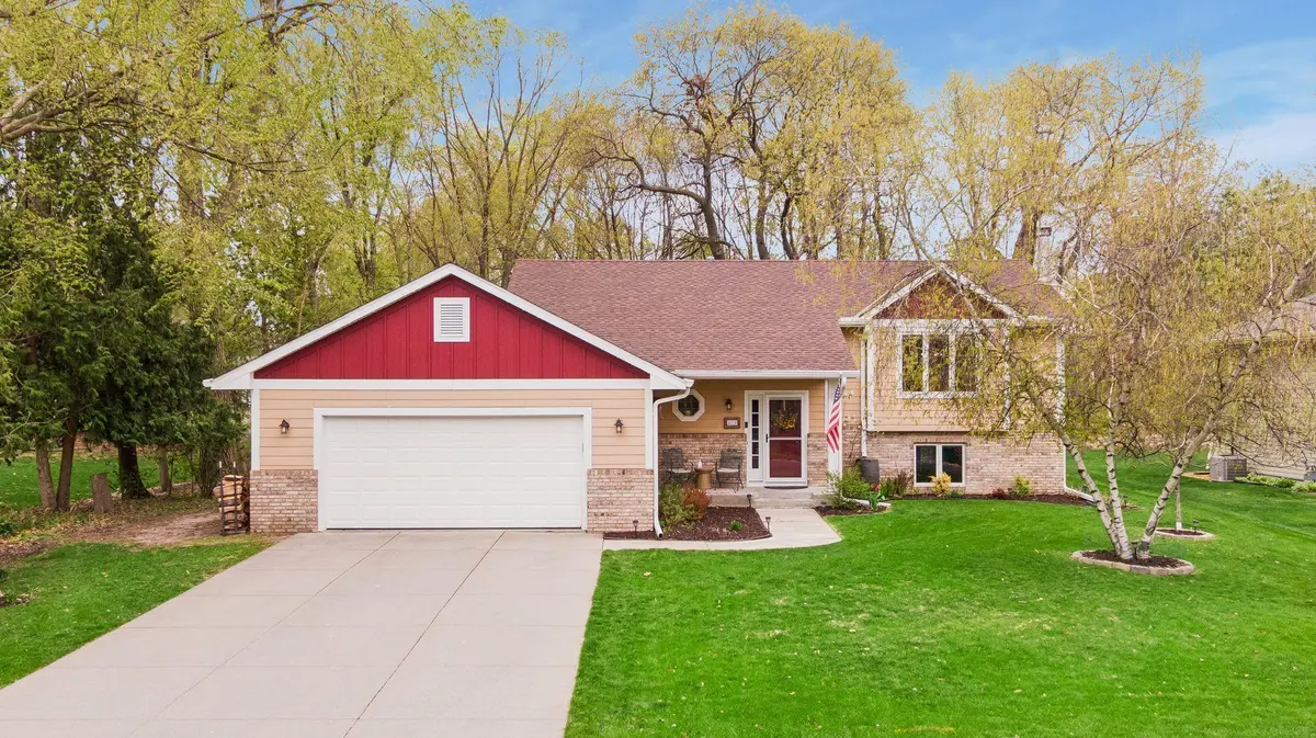 4174 Kaitlin DR, Vadnais Heights, MN 55127