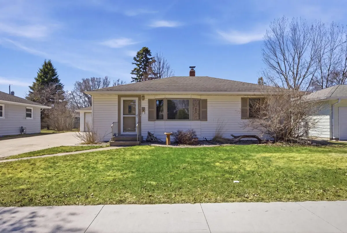 2105 6th ST S, Moorhead, MN 56560