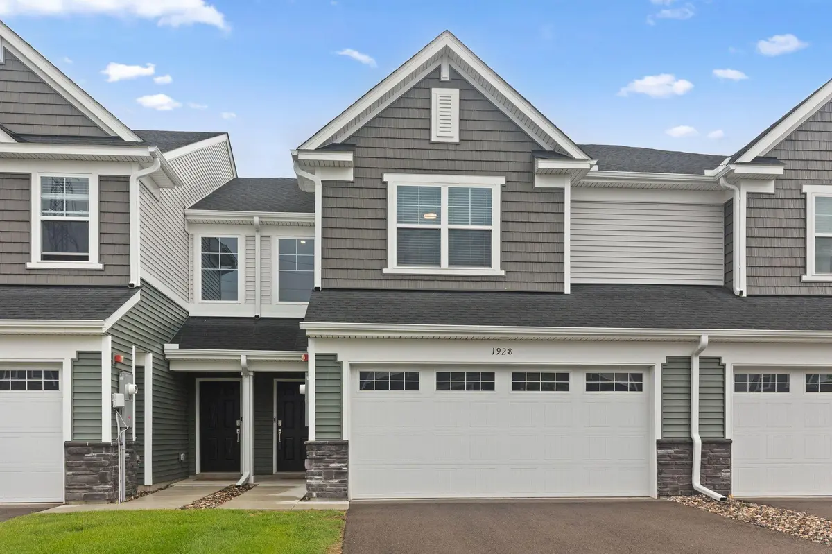 1928 Tyrone DR, Shakopee, MN 55379