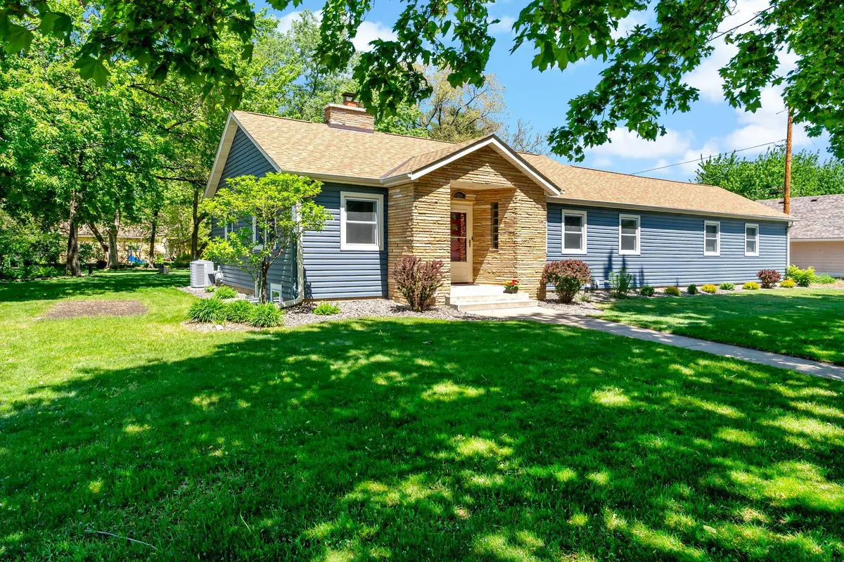 201 2nd ST NE, Osseo, MN 55369