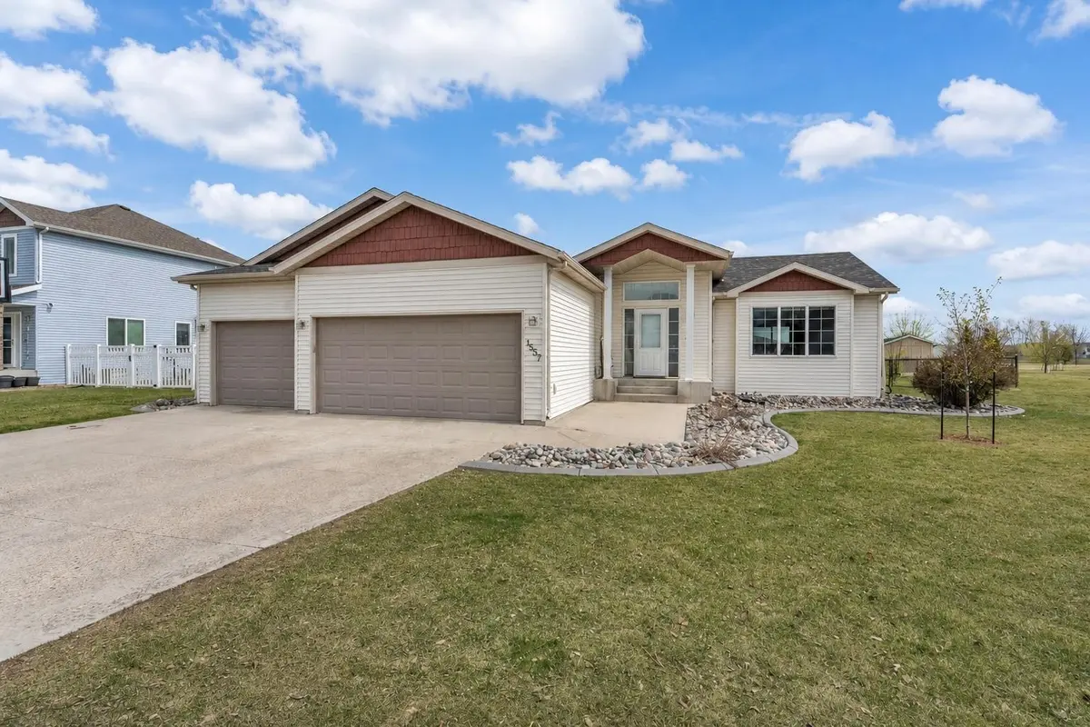 1557 Johnson DR S, Moorhead, MN 56560