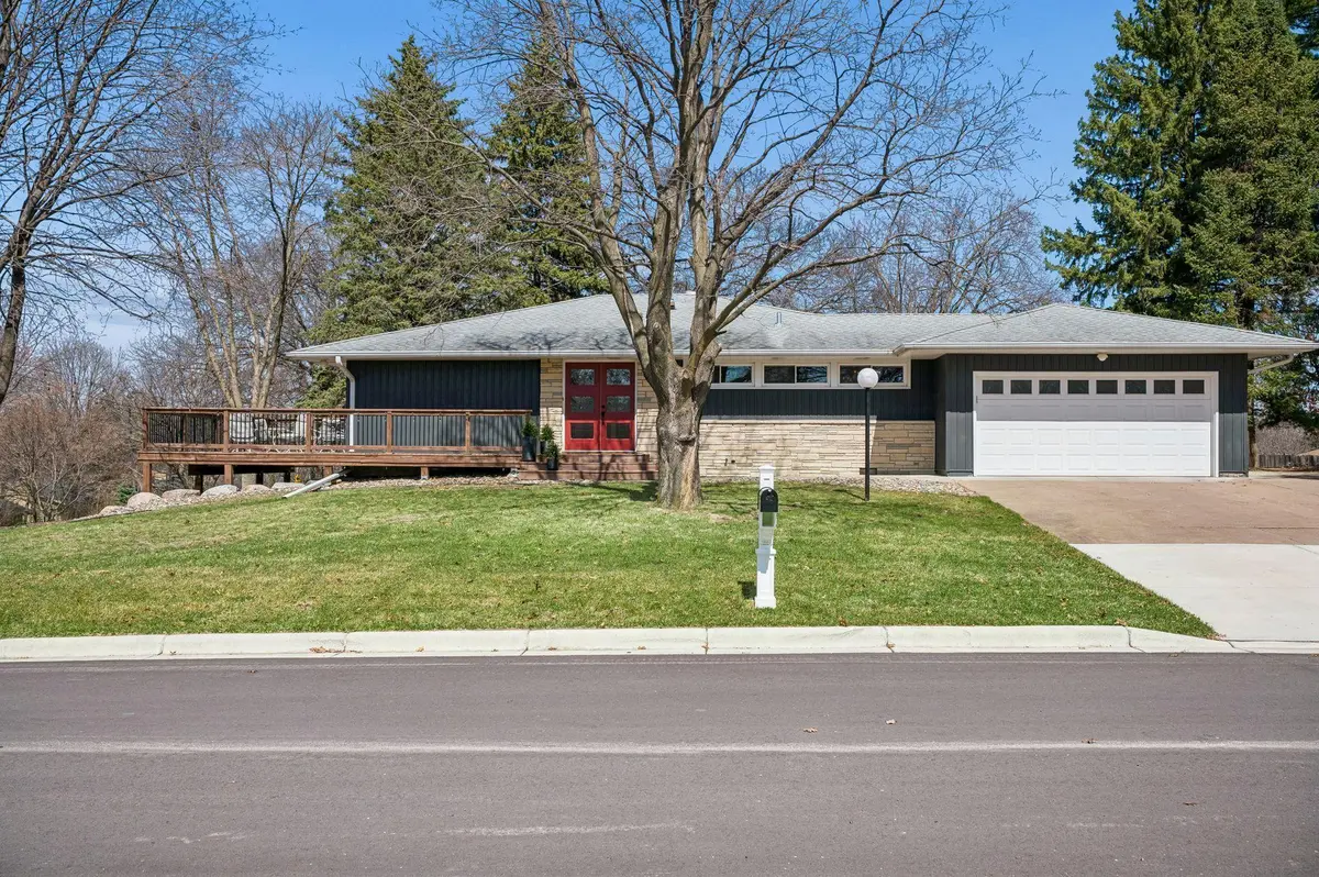 1964 Sky High DR, New Brighton, MN 55112