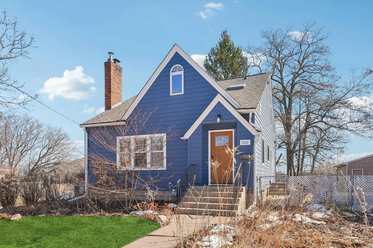 1002 Livingston AVE, West Saint Paul, MN 55118