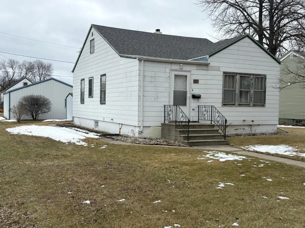 716 5th ST N, Wahpeton, ND 58075