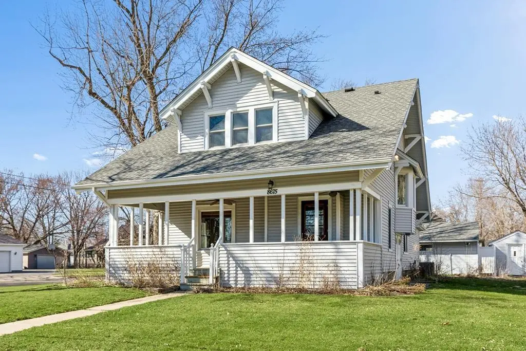 8675 Upper 206th ST W, Lakeville, MN 55044