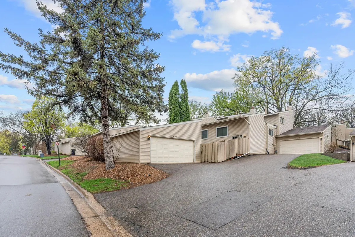 5616 W Bavarian PASS, Fridley, MN 55432