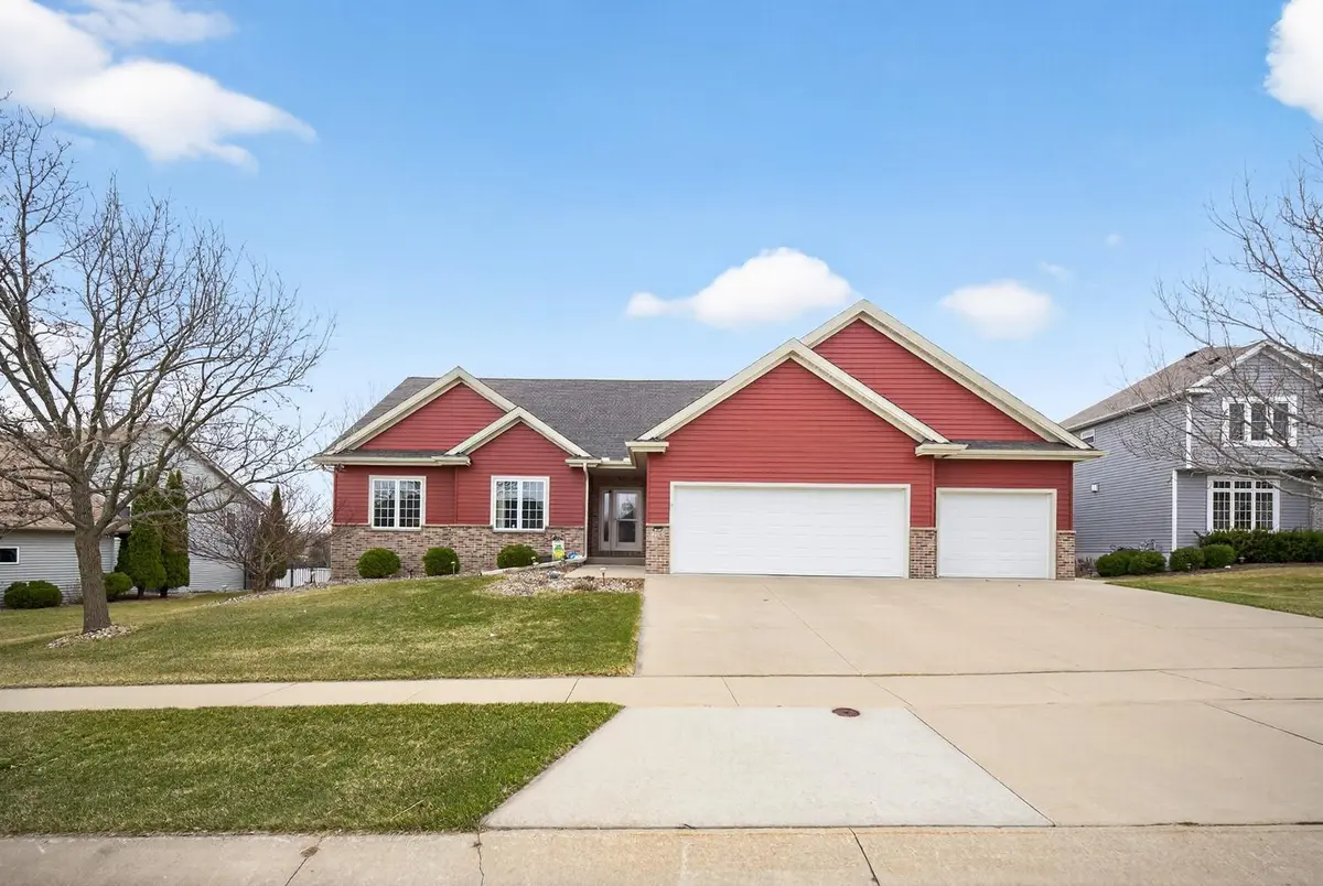 2306 Crimson Ridge CIR NW, Rochester, MN 55901
