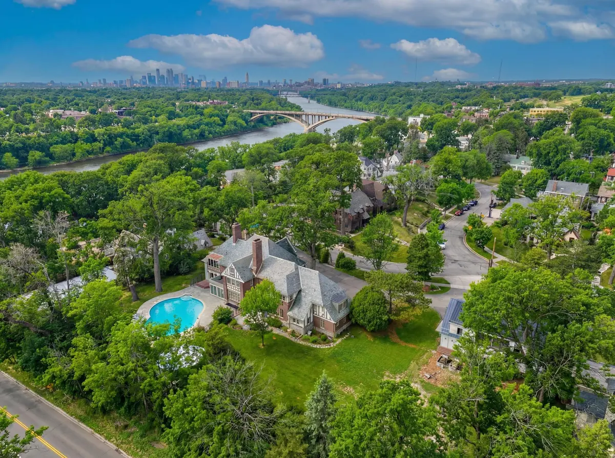 71 Otis LN, Saint Paul, MN 55104