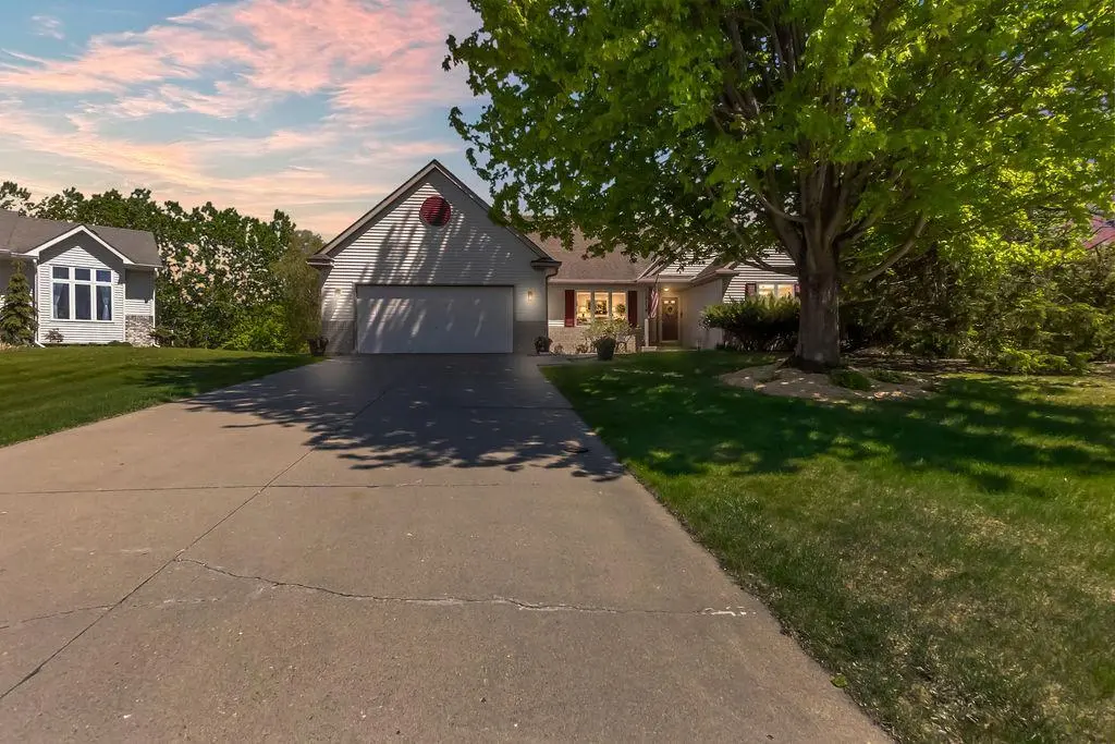 1451 Clippership CT, Woodbury, MN 55125