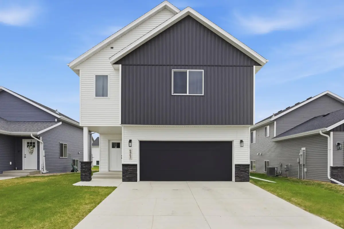 6862 Thomas ST, Horace, ND 58047