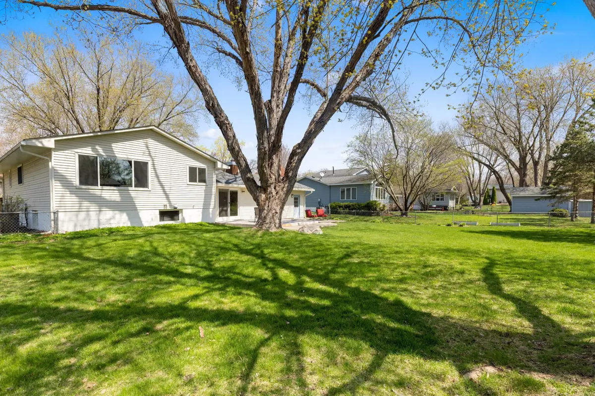 10205 39th AVE N, Plymouth, MN 55441