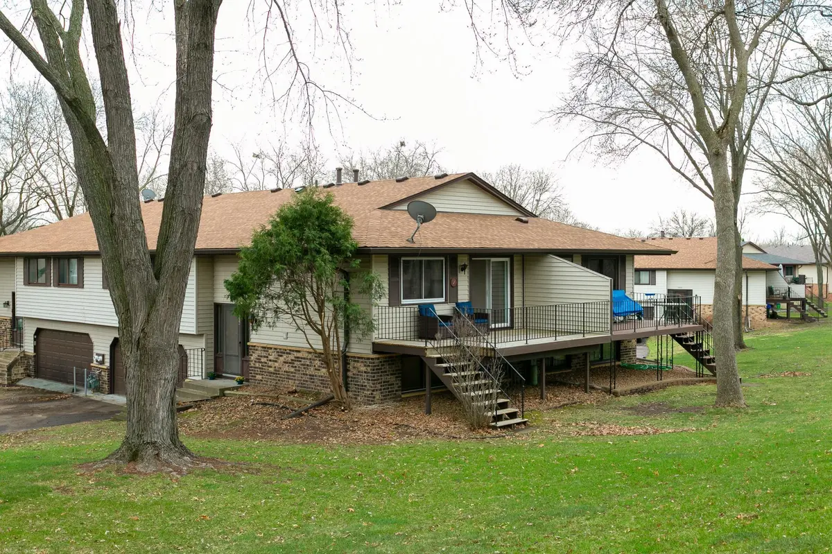 3606 Garden BLVD N, Oakdale, MN 55128