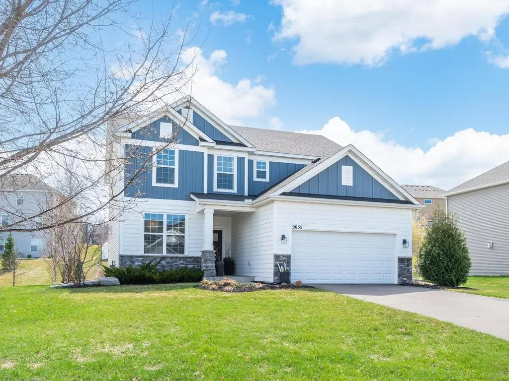 9055 Lakeside DR, Victoria, MN 55386