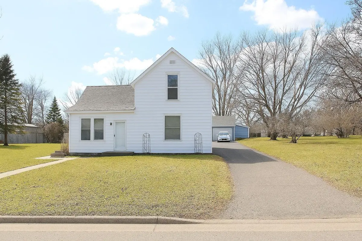 211 4th ST SW, Staples, MN 56479