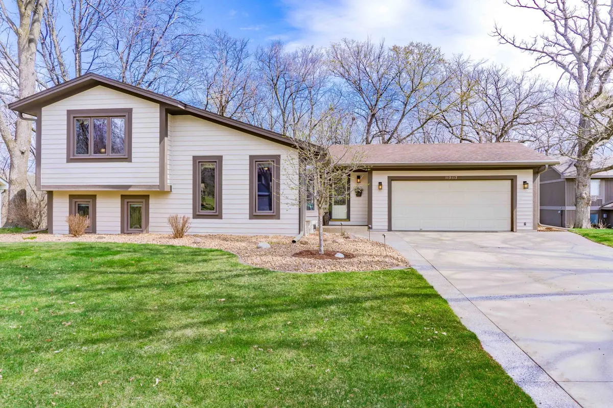 112117 Haering CIR, Chaska, MN 55318