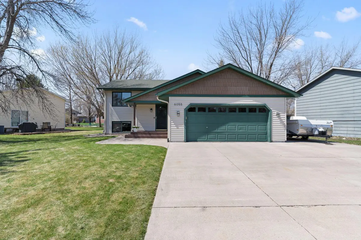 6055 Kalland DR NE, Albertville, MN 55301
