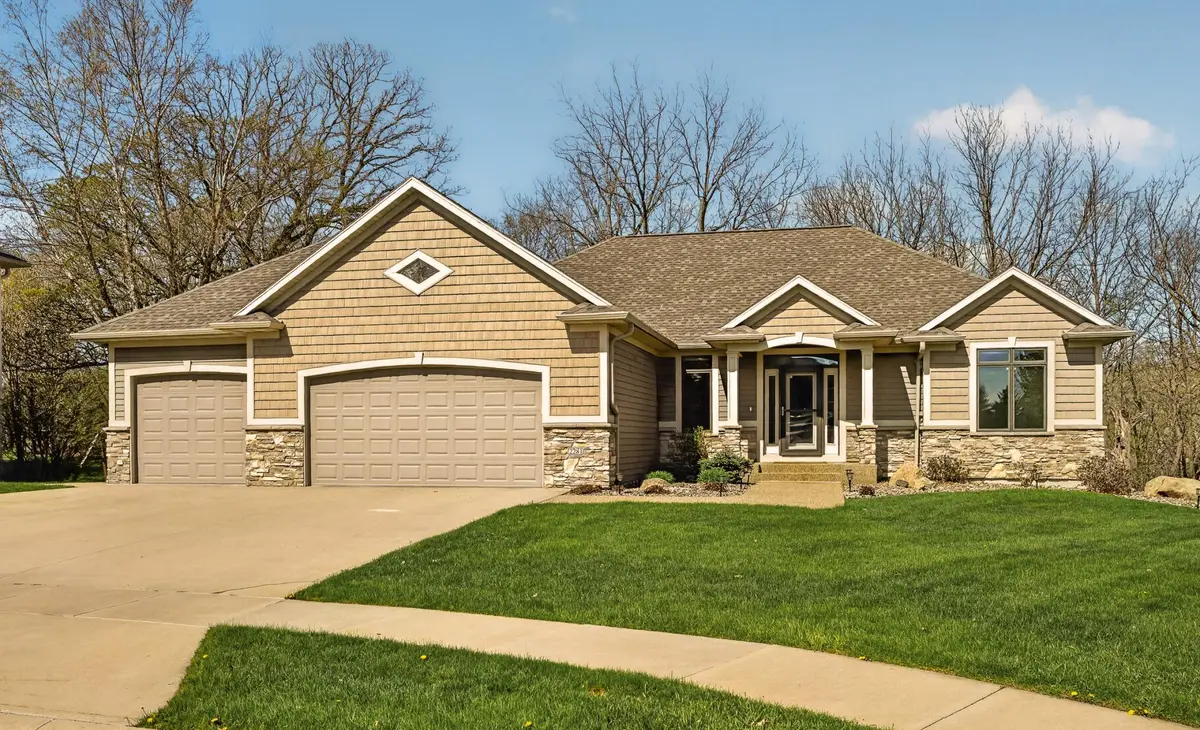 2281 Teakwood LN SW, Rochester, MN 55902