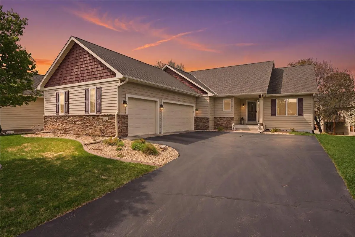 11825 Erskin CIR, Blaine, MN 55449