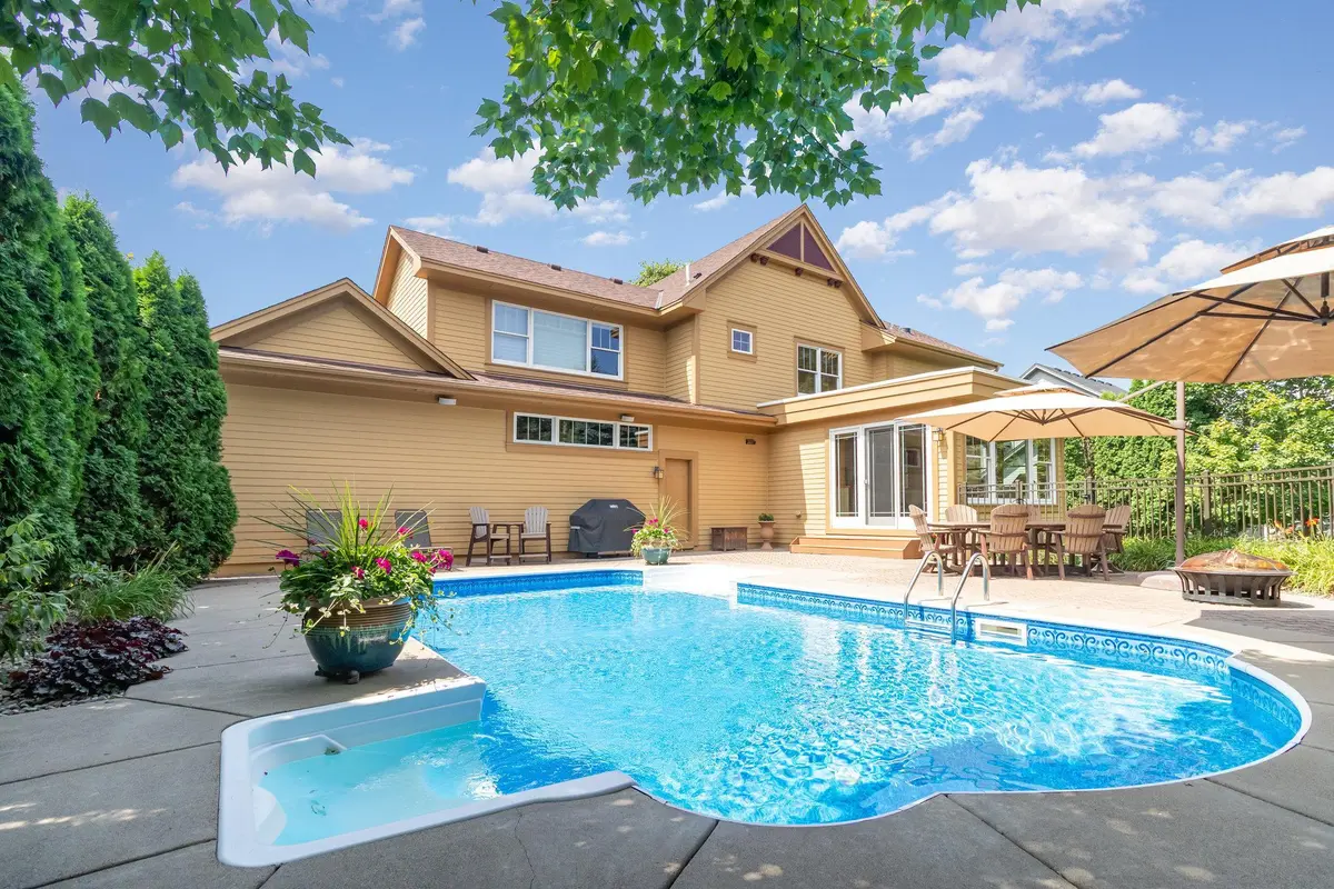 1520 Bridgewater RD, Golden Valley, MN 55422