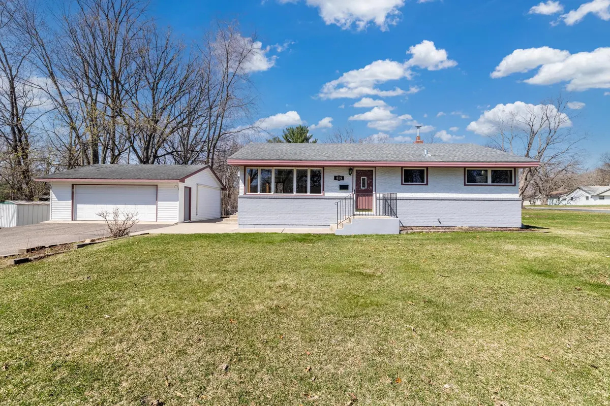 819 9th AVE, Anoka, MN 55303