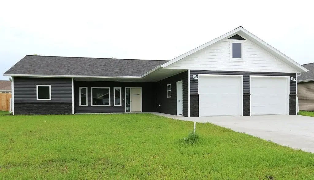 1007 8th AVE NE, Perham, MN 56573
