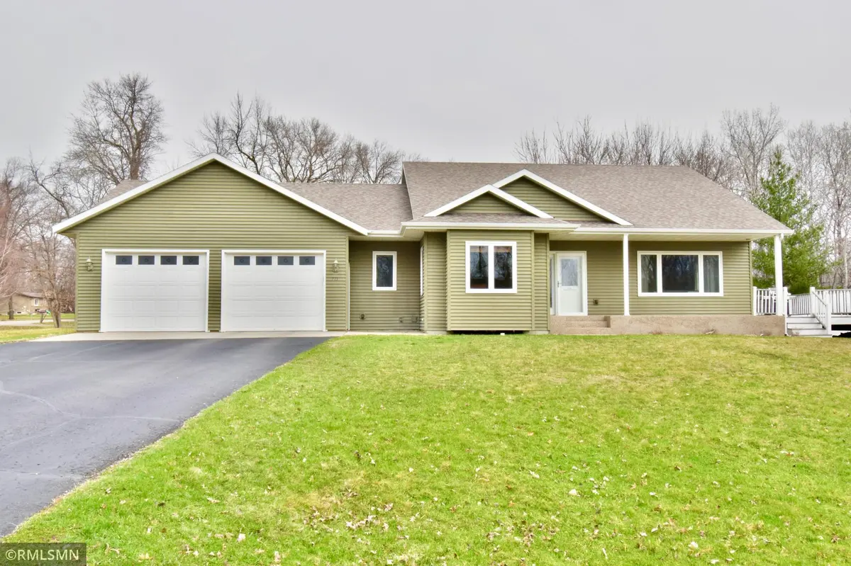 713 Thomas DR NE, Alexandria, MN 56308