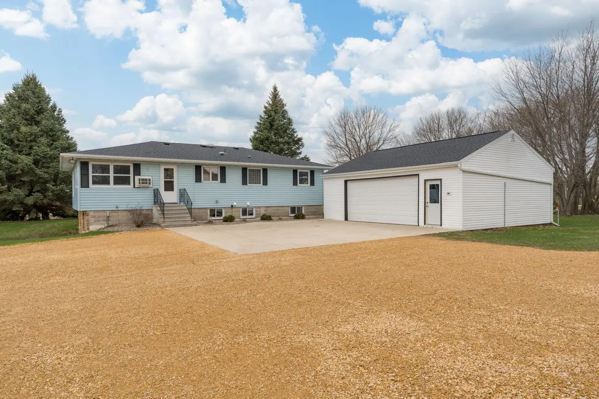 235 390th AVE, Janesville, MN 56048