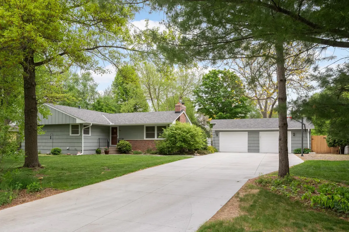 3523 Comet LN, Minnetonka, MN 55345