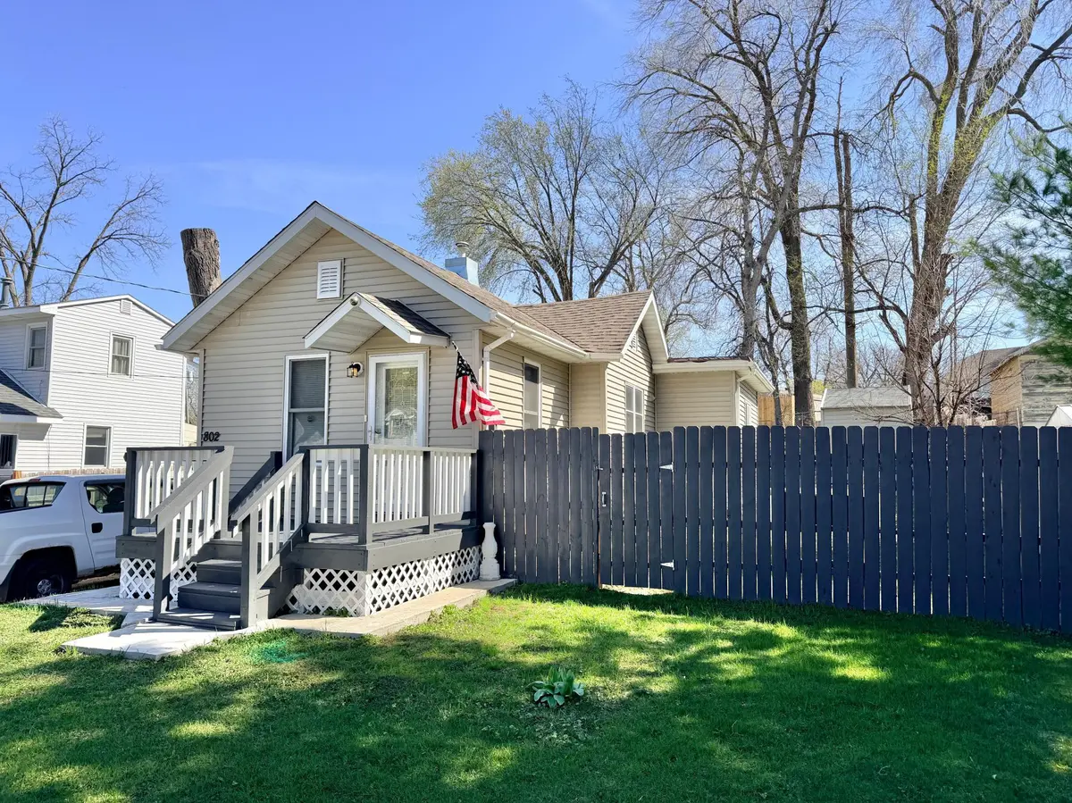 802 Valley AVE, Albert Lea, MN 56007
