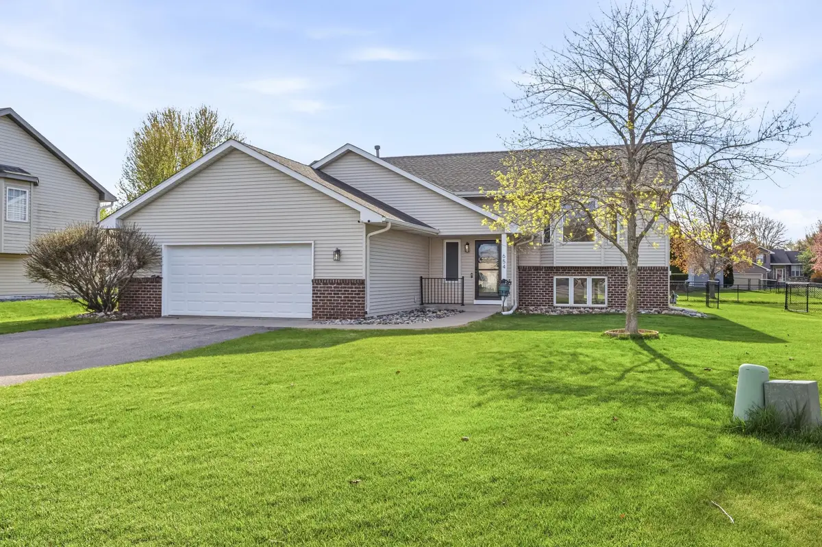 654 Timothy CT, Shakopee, MN 55379