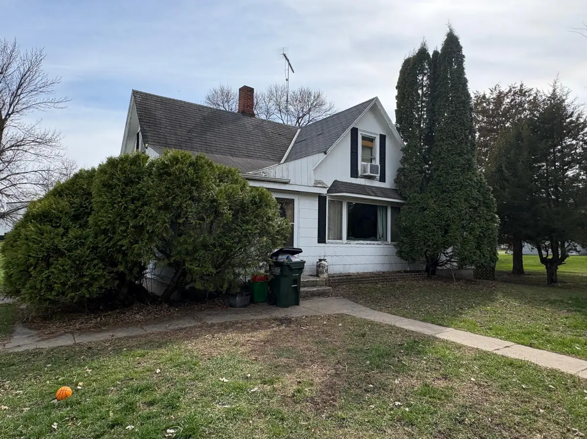 121 SW O'Connell ST, Clontarf, MN 56226