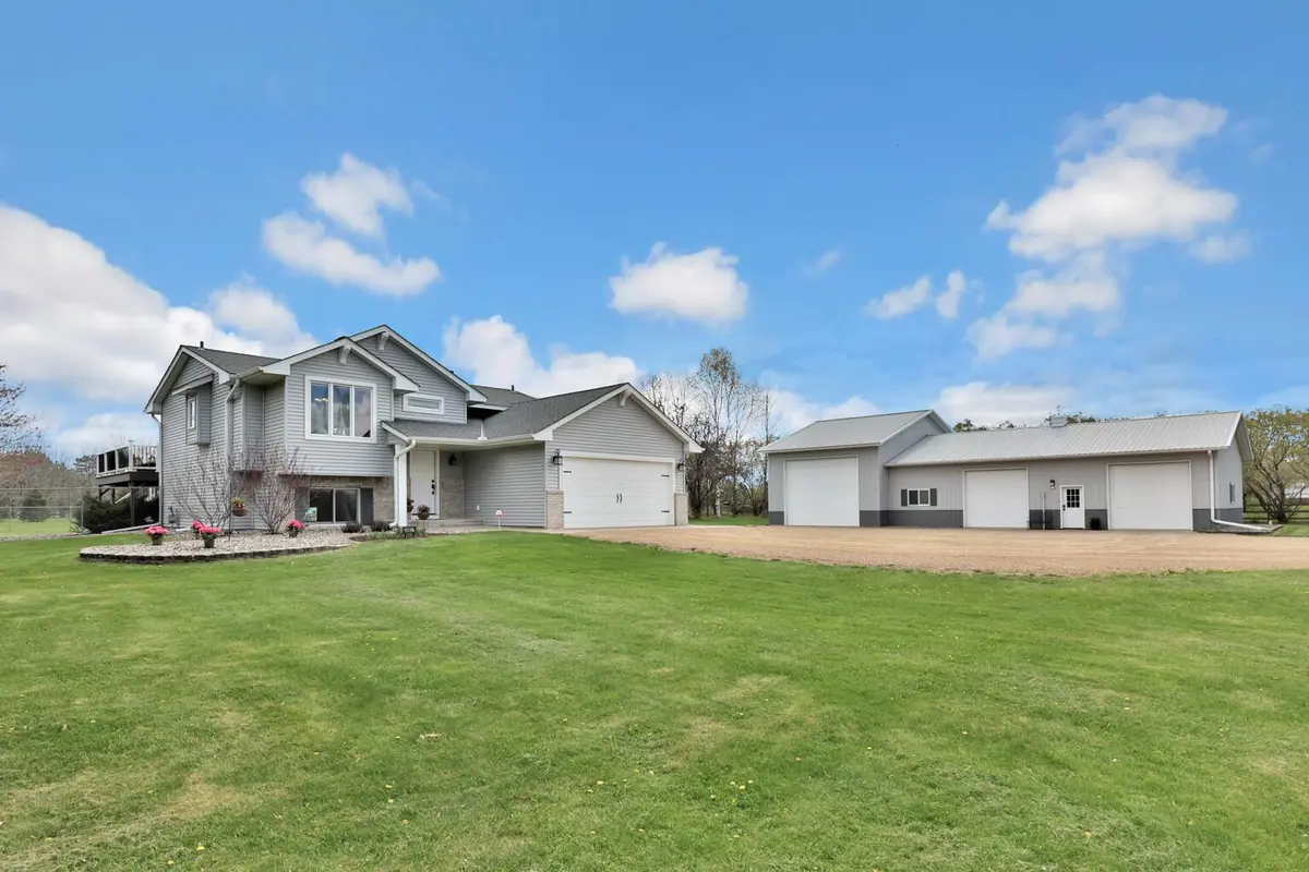 26807 James AVE, Chisago City, MN 55013