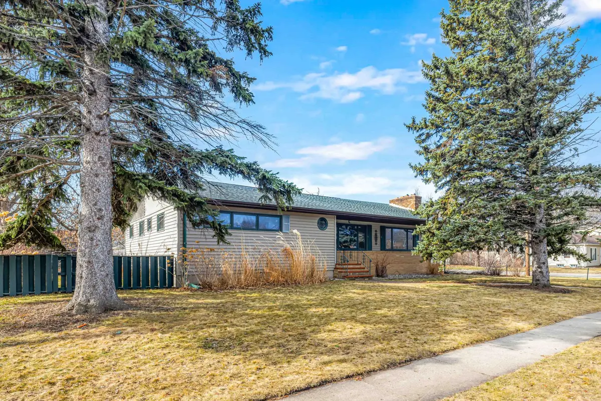 1401 5th AVE S, Moorhead, MN 56560