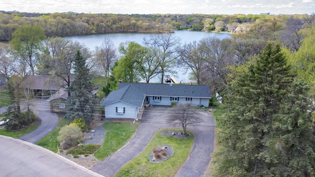 429 Reflection RD, Apple Valley, MN 55124