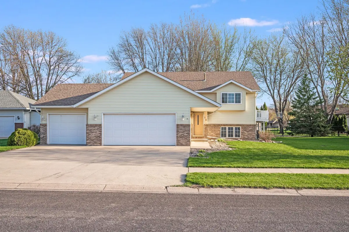 18 La Mar CT, North Mankato, MN 56003