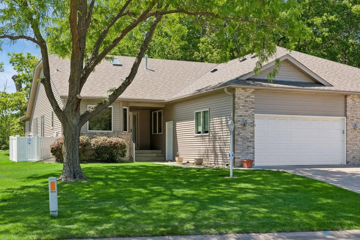 5635 Heather Ridge CT, Shoreview, MN 55126